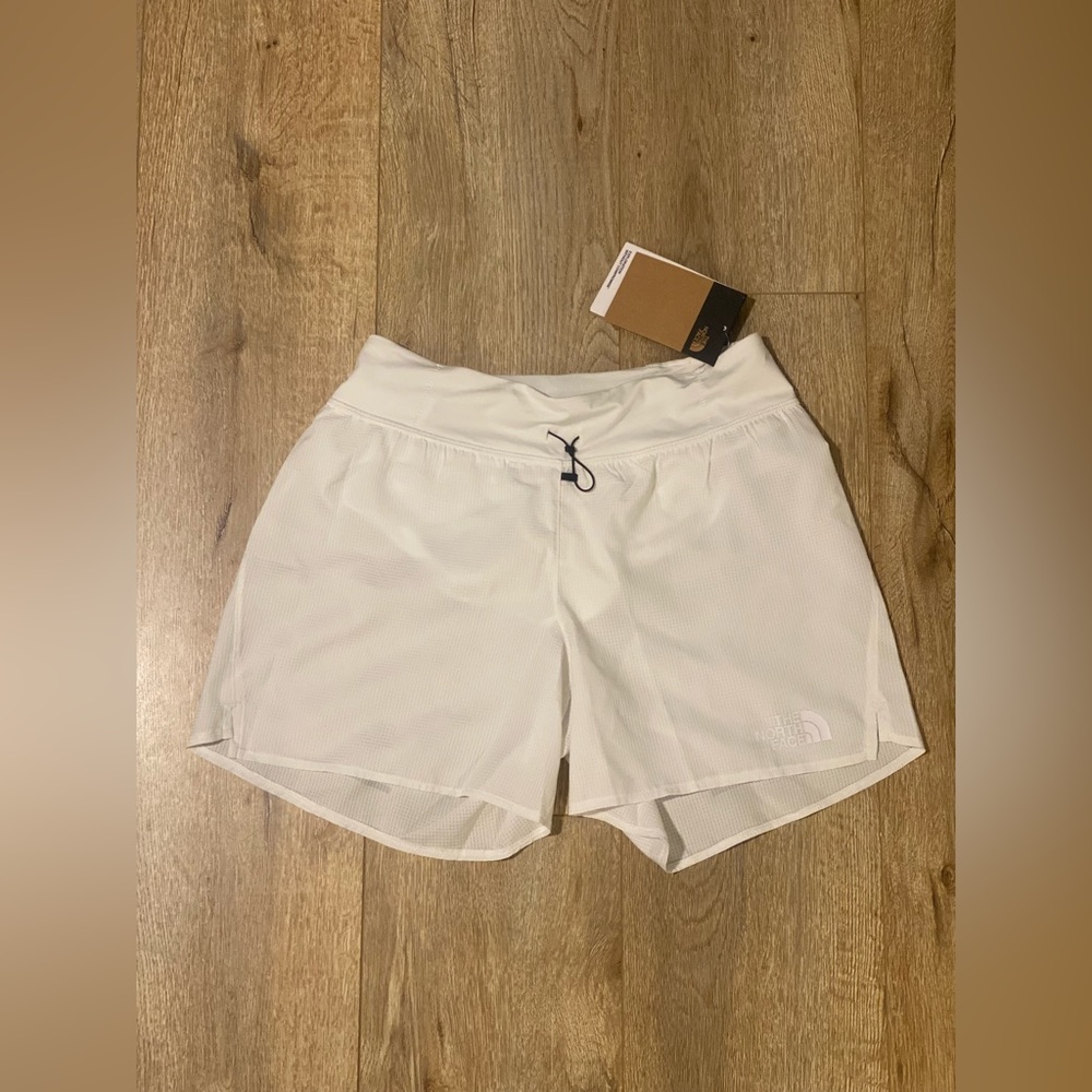 NWT The North Face Movmynt 2.0 Shorts 5" Inseam Women’s Small White Retail $65